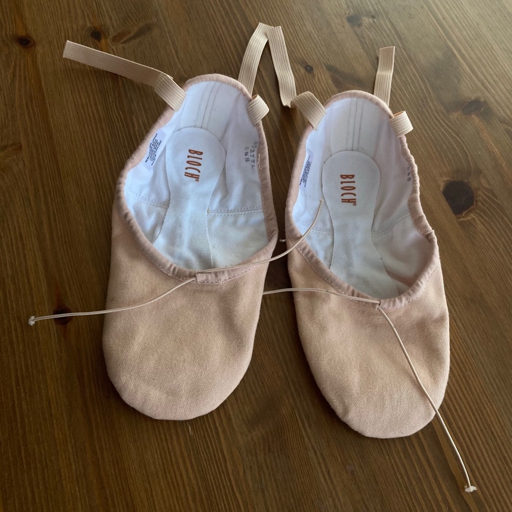 Bloch Pump Canvas Split-Sole Ballet Flats